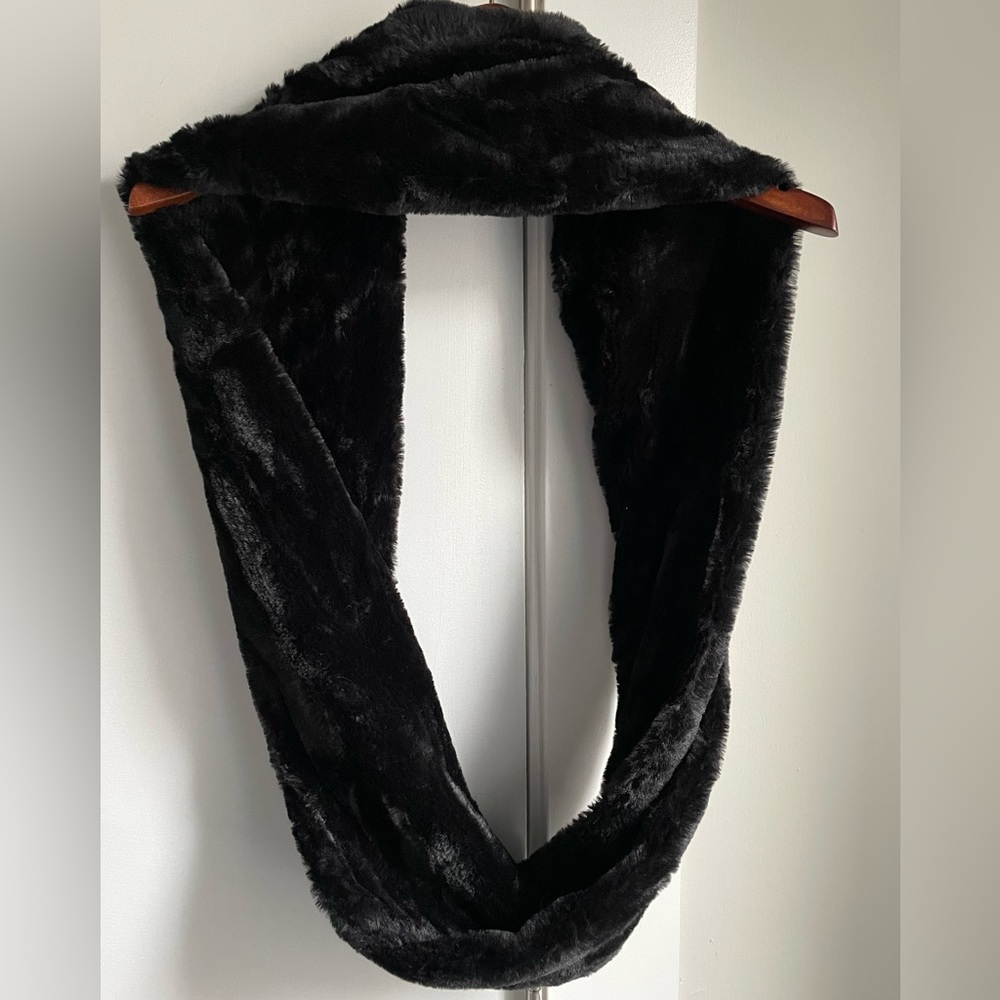 Ladies Faux Fur Infinity scarf